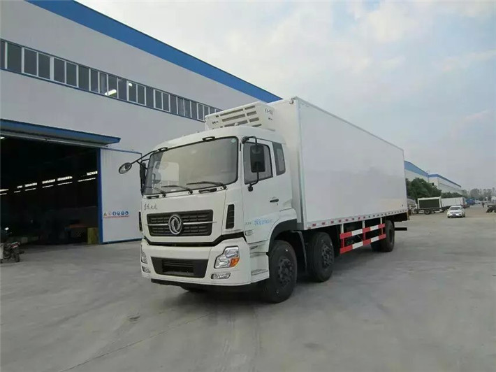 天龍小三軸冷藏車(chē)-廂長(zhǎng)9.3米
